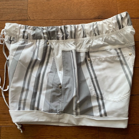 ❤️LULULEMON PLAY ALL DAY SHORT 3”-GROOVY STRIPE NIMBUS/WHITE-12❤️ - Picture 10 of 15